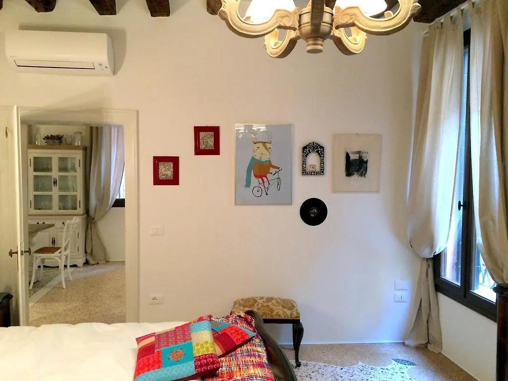 Romantic Rialto Apartment Venice