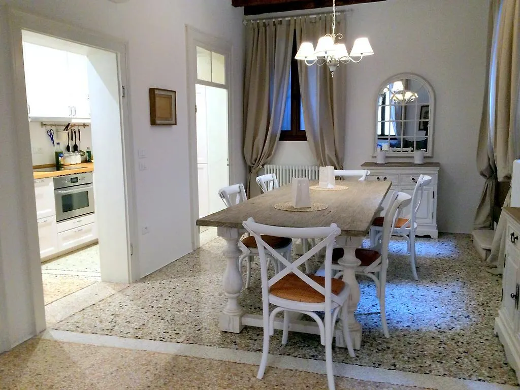 Romantic Rialto Apartment Venice