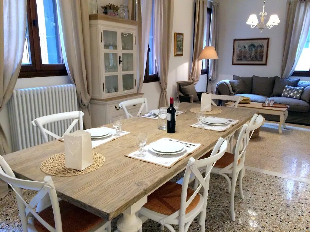 Romantic Rialto Apartment Venice