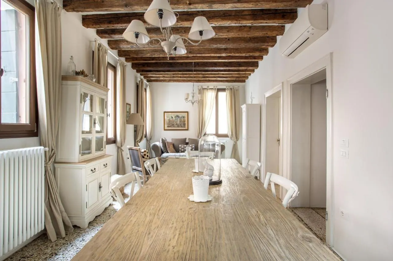 Romantic Rialto Apartment Venice