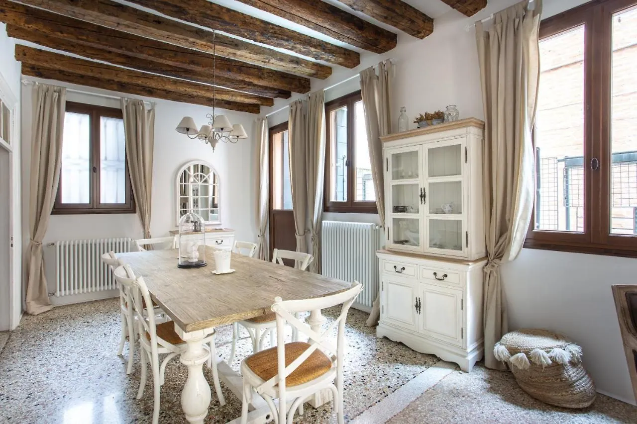 Romantic Rialto Apartment Venice